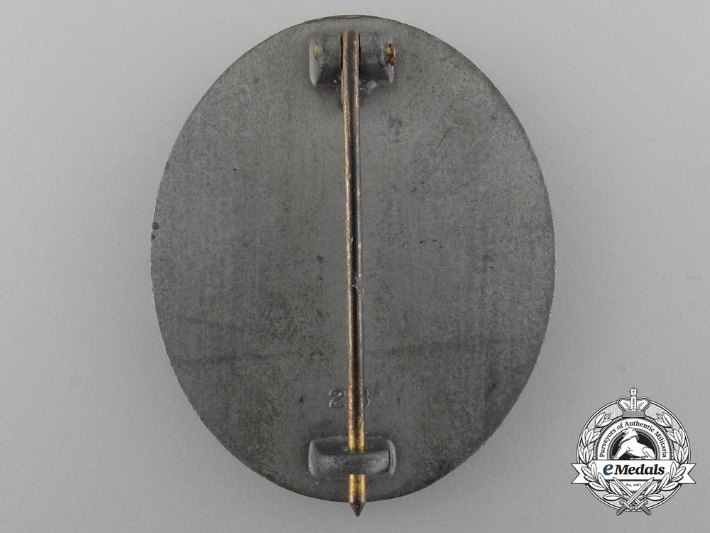 a_german_second_war_wound_badge_by_eugen_schidthaussler;_gold_grade_c_8745_1