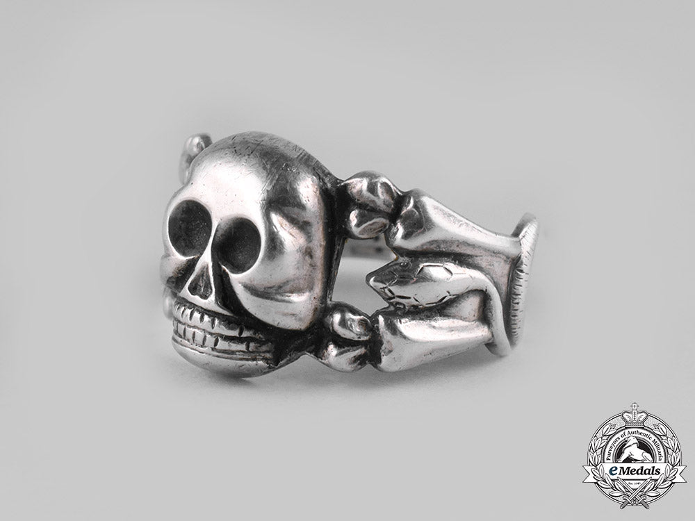 germany,_third_reich._a_silver_totenkopf_ring_cbb_0186_c20_02109