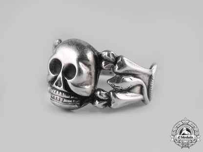 germany,_third_reich._a_silver_totenkopf_ring_cbb_0186_c20_02109
