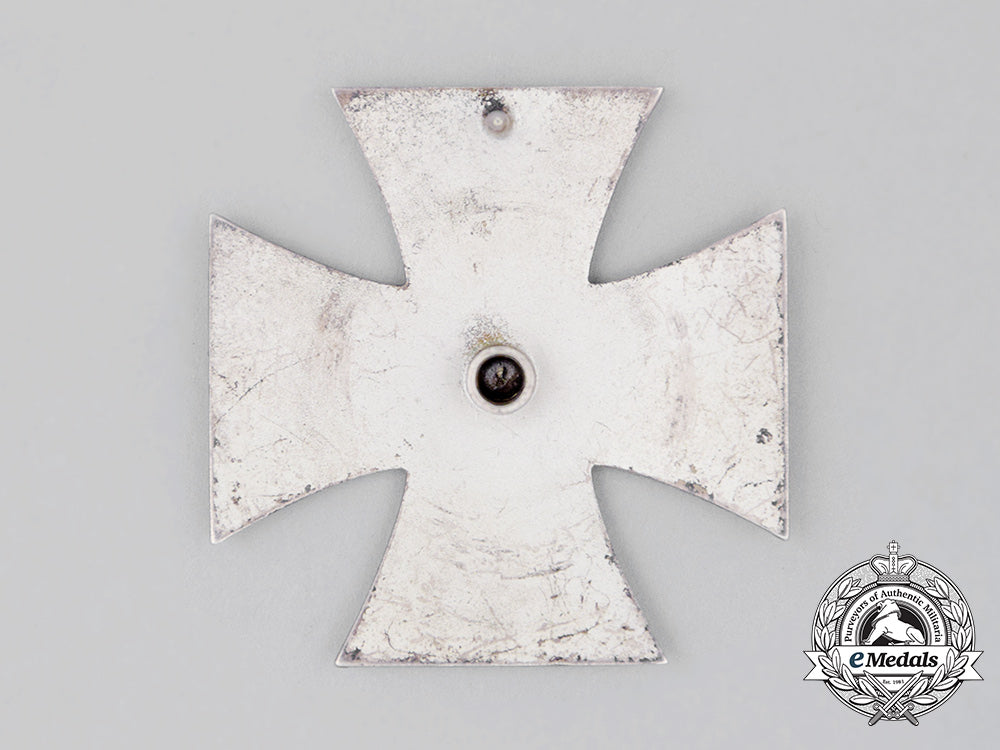 an_iron_cross1914_first_class;_second_war_manufacture_screw-_back_version_cc_0061