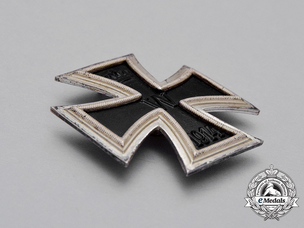 an_iron_cross1914_first_class;_second_war_manufacture_screw-_back_version_cc_0062