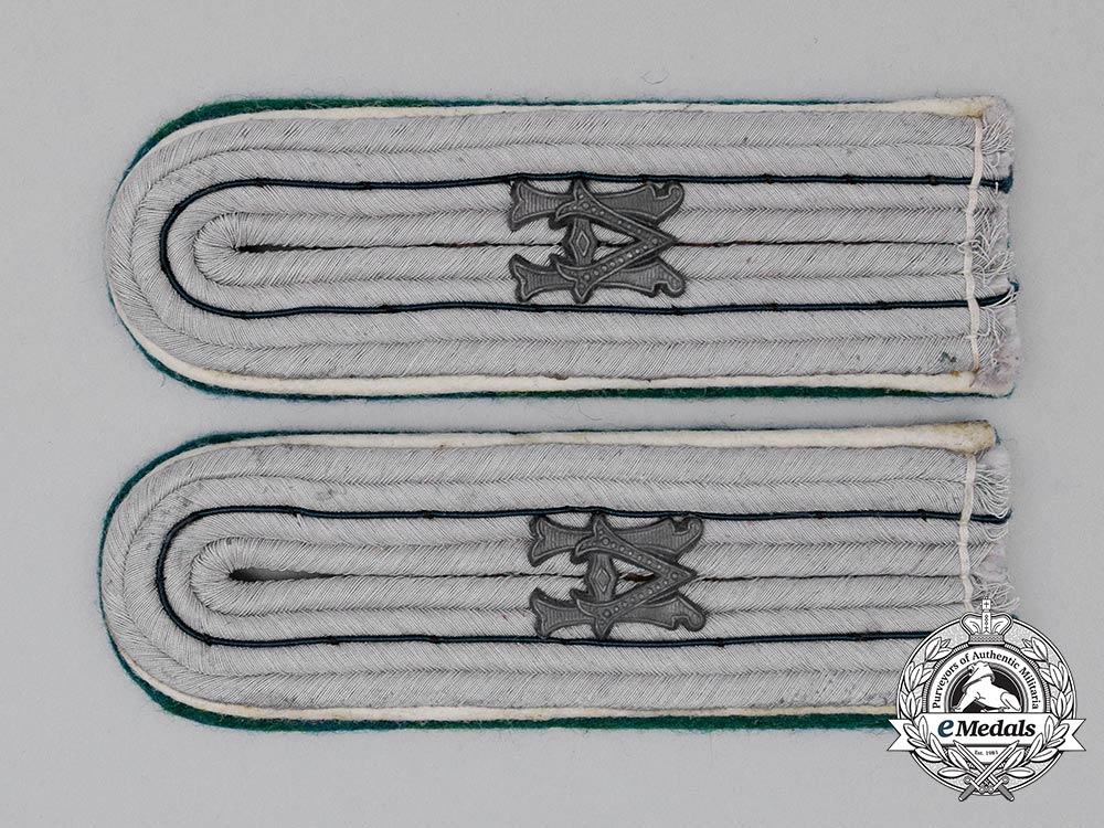a_matching_pair_of_wehrmacht_heer_administrative_official_shoulder_boards_cc_0064