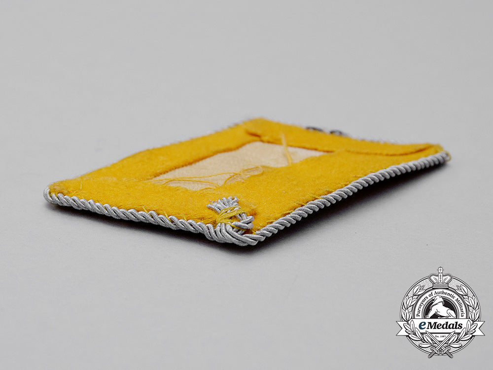 a_single_luftwaffe_flight_personnel's_oberleutnant_rank_collar_tabs_cc_0072