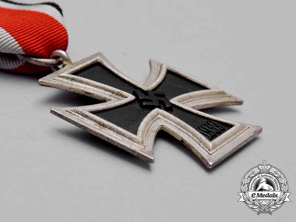 a_mint_and_unissued_iron_cross1939_second_class_cc_0193