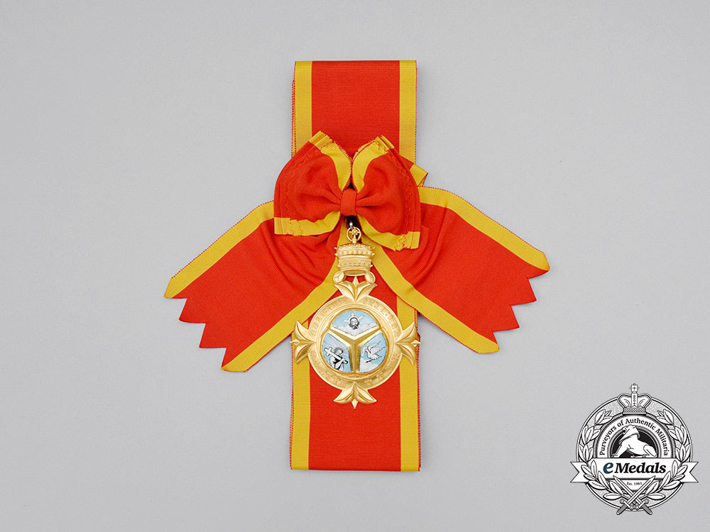 an_ethiopian_order_of_the_holy_trinity;_grand_cross_set_in_case_cc_0277