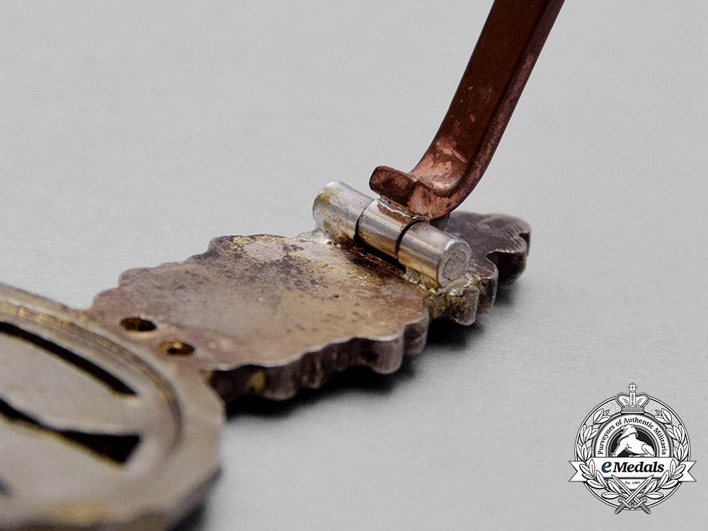 a_silver_grade_luftwaffe_squadron_clasp_for_short_range_day_fighters_cc_0483