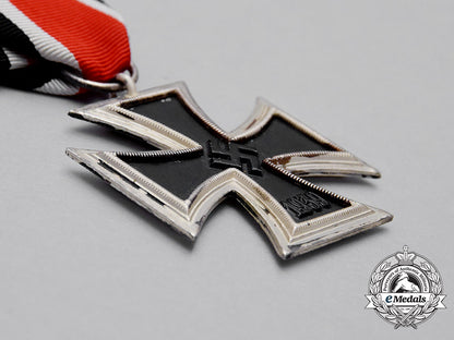 a_mint_and_unissued_iron_cross1939_second_class_cc_0512