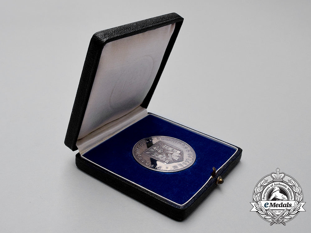 germany,_nsdap._a_silver_medal_for_long_and_faithful_service_to_the_city_of_munich_cc_0967
