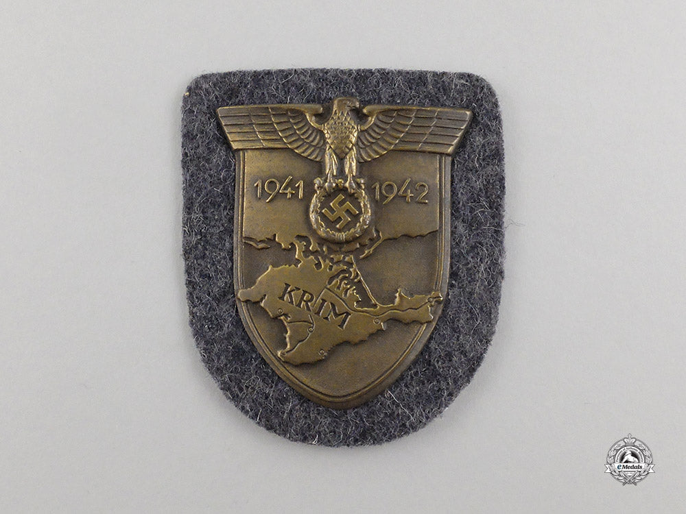 a_mint_and_unissued_luftwaffe_issue_krim_campaign_shield_cc_1272