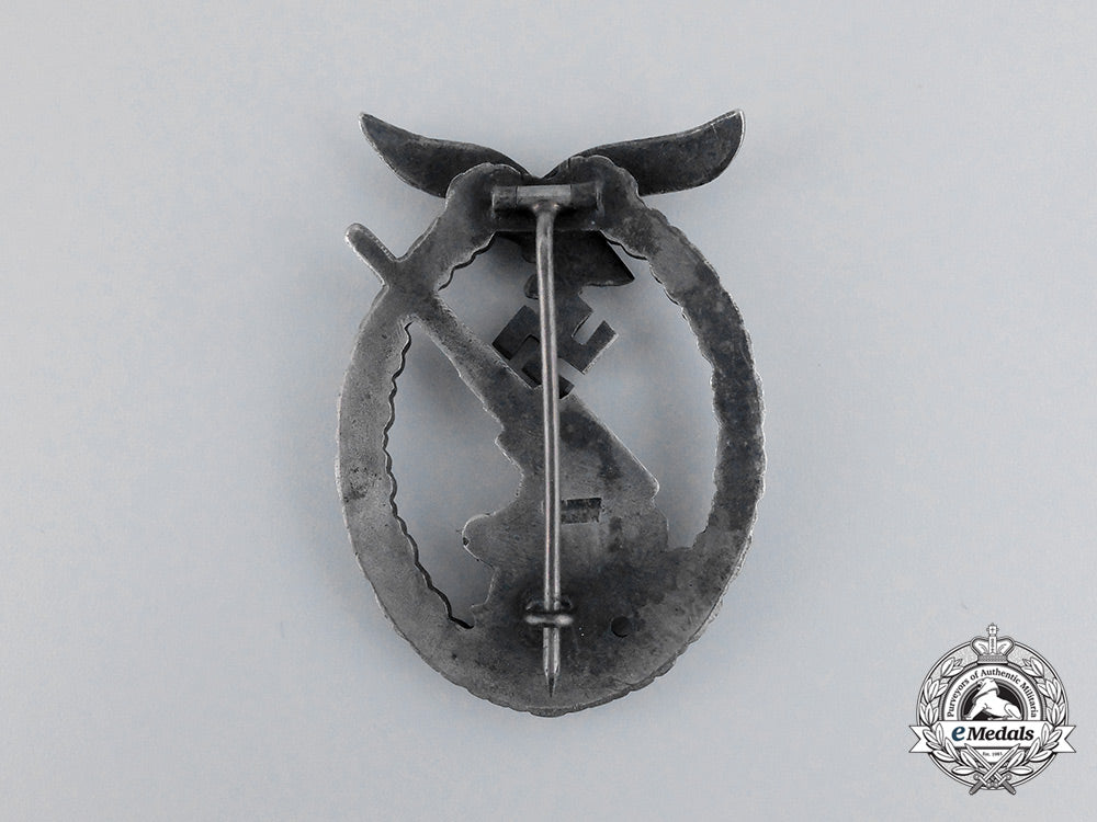 an_early_war_luftwaffe_flak_badge_by_juncker_in_its_case_of_issue_cc_1413