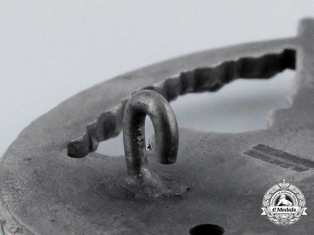 an_early_war_luftwaffe_flak_badge_by_juncker_in_its_case_of_issue_cc_1415