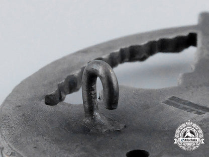 an_early_war_luftwaffe_flak_badge_by_juncker_in_its_case_of_issue_cc_1415