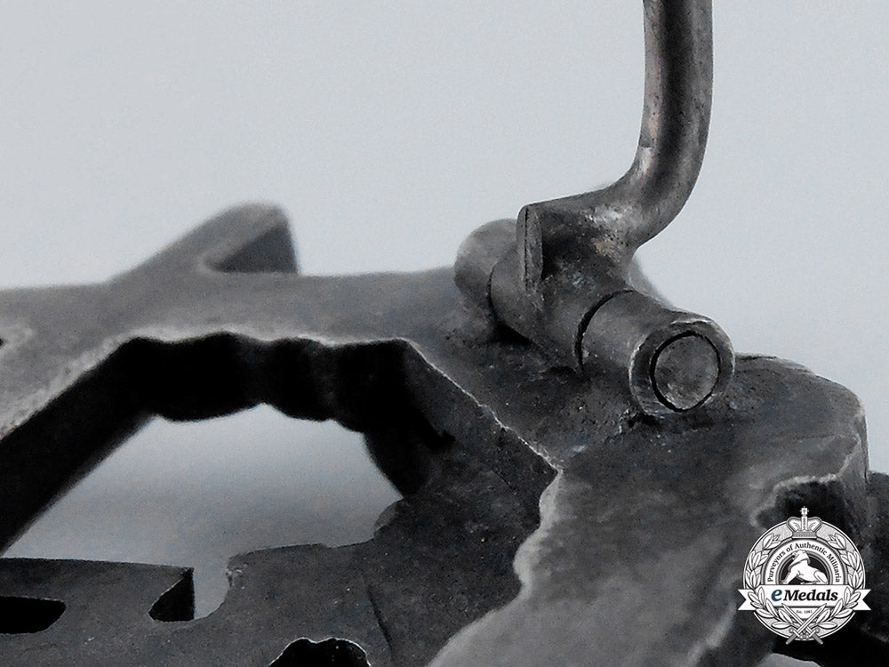 an_early_war_luftwaffe_flak_badge_by_juncker_in_its_case_of_issue_cc_1416