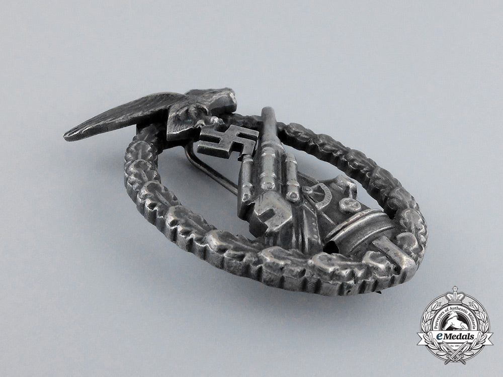 an_early_war_luftwaffe_flak_badge_by_juncker_in_its_case_of_issue_cc_1417