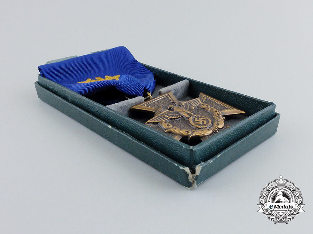 a_mint_german_border_protection(_zollgrenzschutz)_long_service_award_in_case_cc_1969
