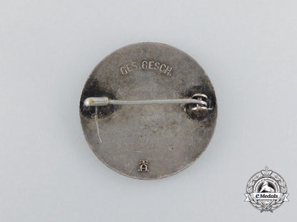 an_association_of_the_sisters_of_the_german_red_cross_membership_badge_by_hermann_aurich_cc_1985