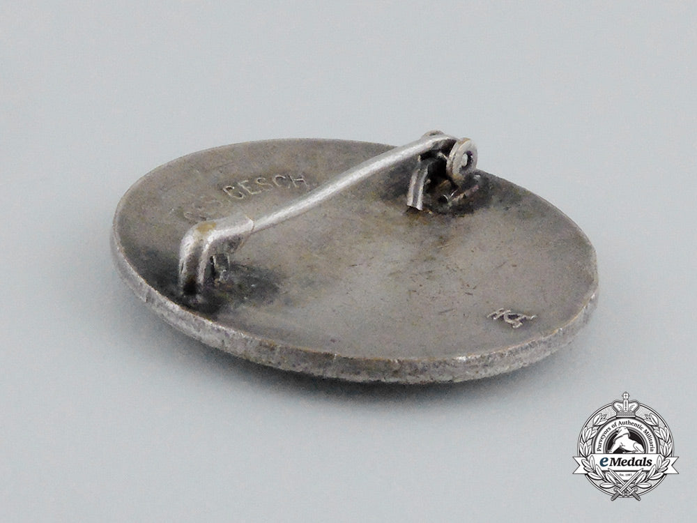 an_association_of_the_sisters_of_the_german_red_cross_membership_badge_by_hermann_aurich_cc_1986