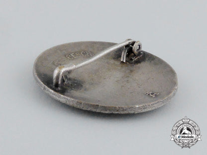 an_association_of_the_sisters_of_the_german_red_cross_membership_badge_by_hermann_aurich_cc_1986