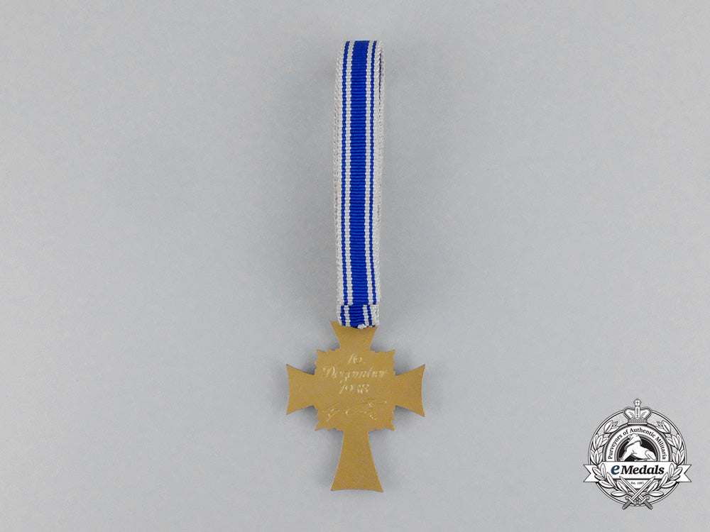 a1_st_class_cross_of_honour_of_the_german_mother_by_poellath_in_case_cc_2010