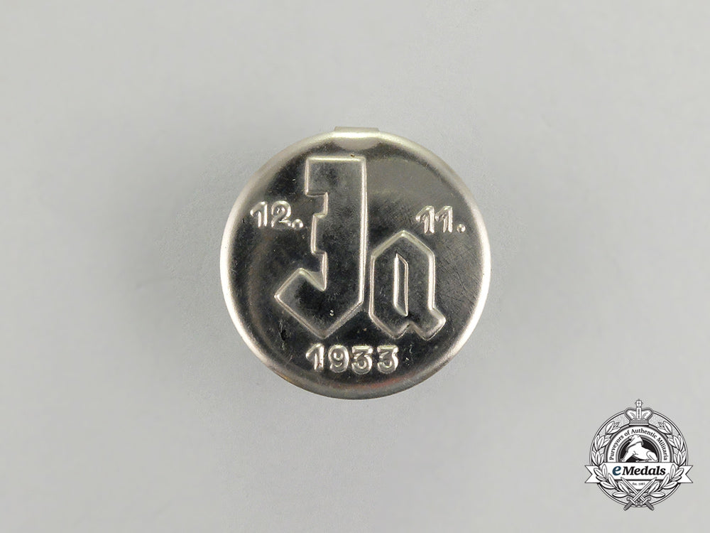 a1935_voting_badge_cc_2034