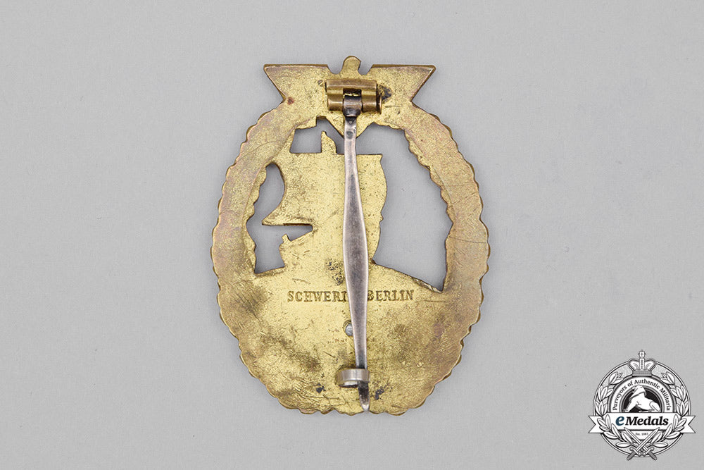 a_second_war_german_kriegsmarine_auxiliary_cruiser_badge_in_its_case_of_issue_cc_2194