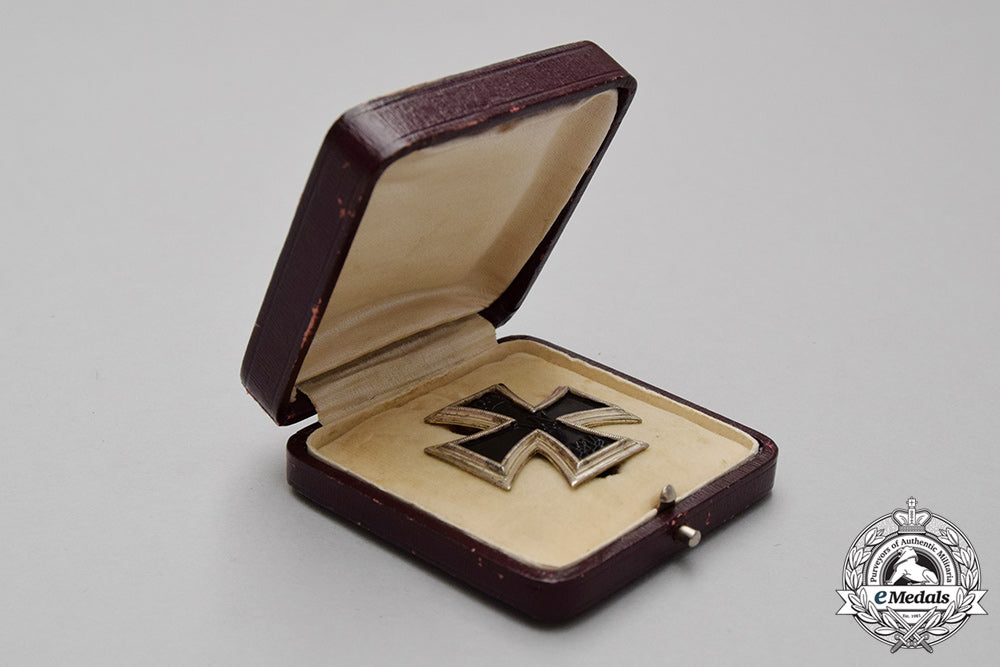 a_fine_prinzen_size_iron_cross1914_first_class_in_its_case_of_issue_cc_2208