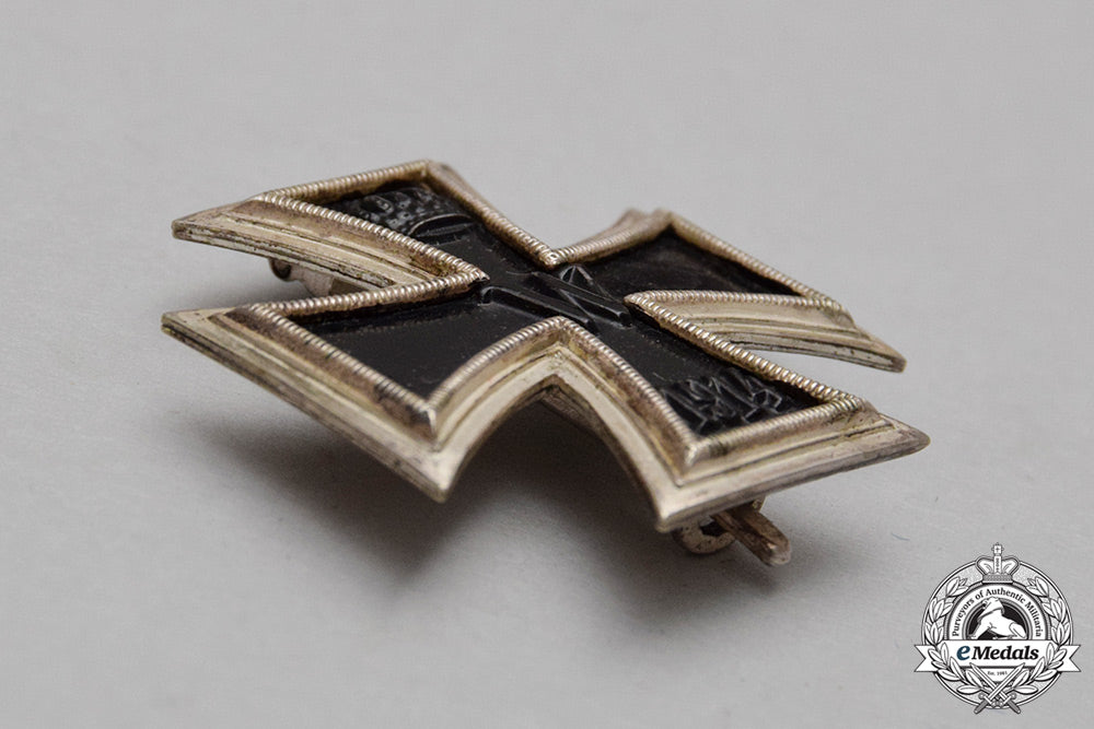 a_fine_prinzen_size_iron_cross1914_first_class_in_its_case_of_issue_cc_2211