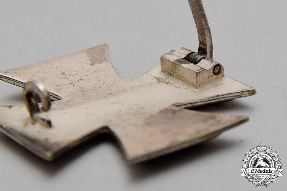 a_fine_prinzen_size_iron_cross1914_first_class_in_its_case_of_issue_cc_2213