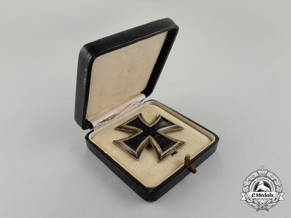 germany._an_iron_cross1939_first_class_in_its_case_of_issue_cc_2272