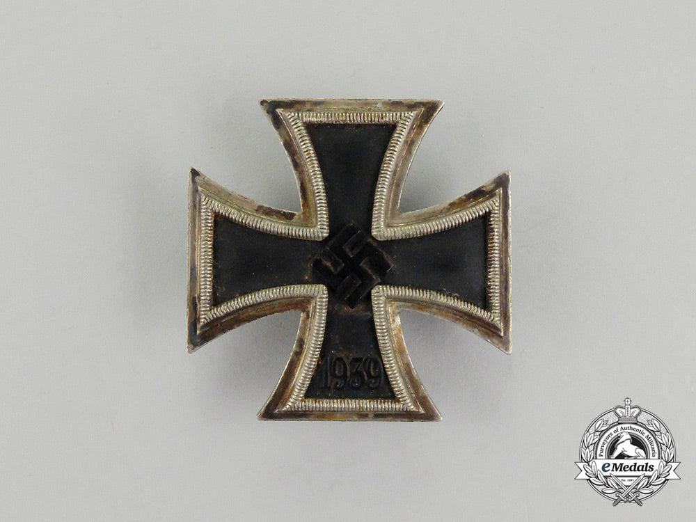 germany._an_iron_cross1939_first_class_in_its_case_of_issue_cc_2273