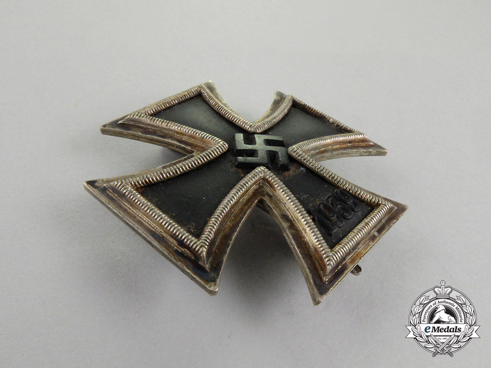 germany._an_iron_cross1939_first_class_in_its_case_of_issue_cc_2275