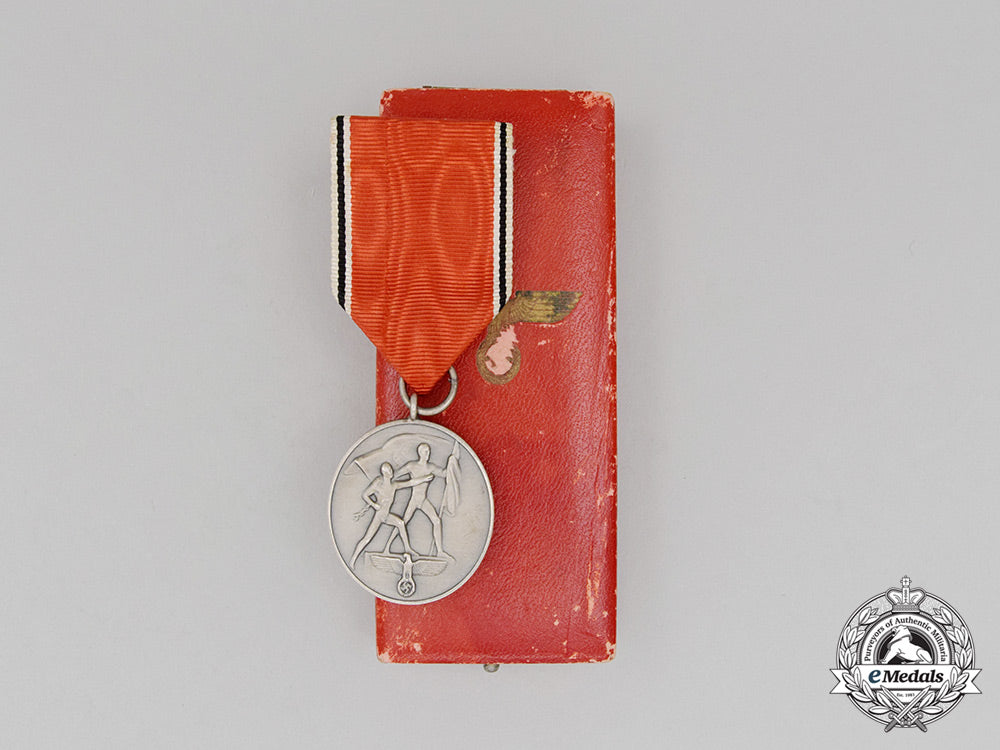 an_austrian_anschluss_commemorative_medal_for_march13,1938_in_its_case_of_issue_cc_2448_2_1