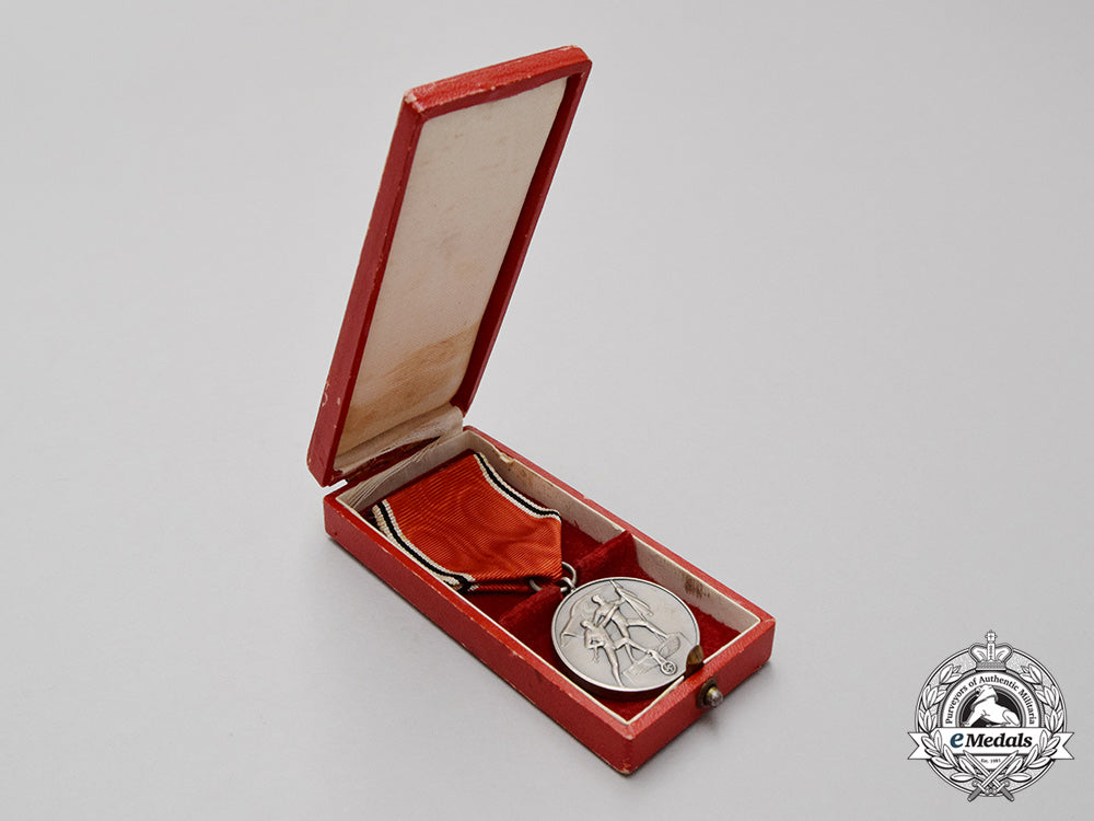 an_austrian_anschluss_commemorative_medal_for_march13,1938_in_its_case_of_issue_cc_2450_2_1