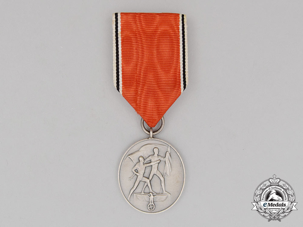 an_austrian_anschluss_commemorative_medal_for_march13,1938_in_its_case_of_issue_cc_2451_2_1