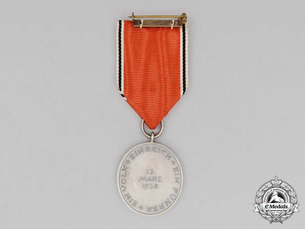 an_austrian_anschluss_commemorative_medal_for_march13,1938_in_its_case_of_issue_cc_2454_2_1