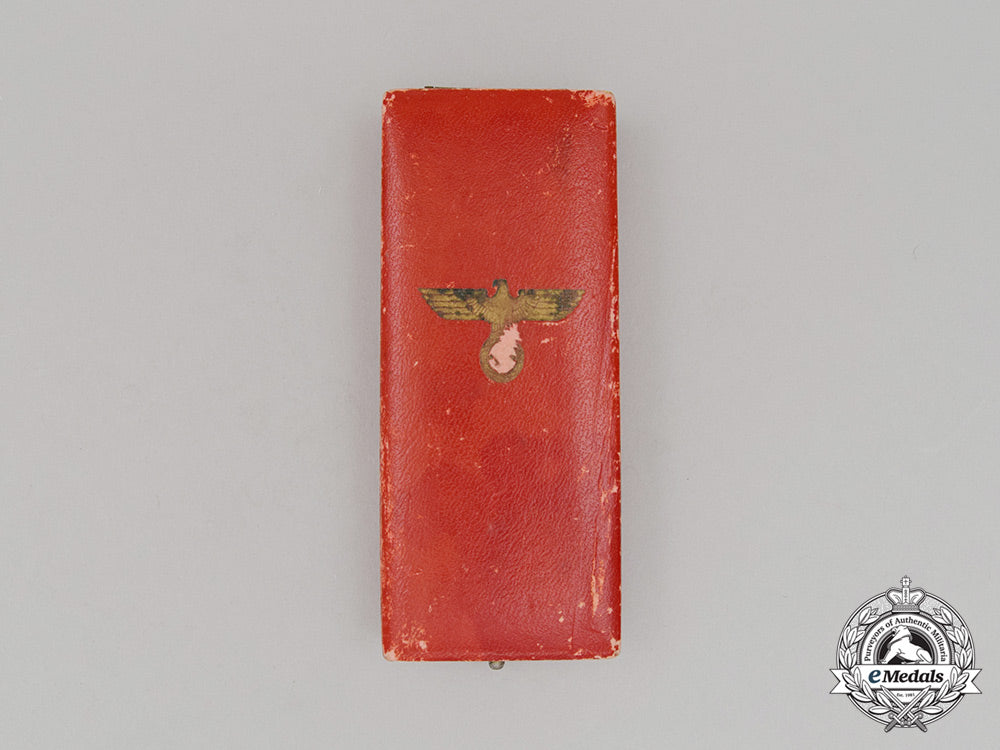 an_austrian_anschluss_commemorative_medal_for_march13,1938_in_its_case_of_issue_cc_2456_2_1