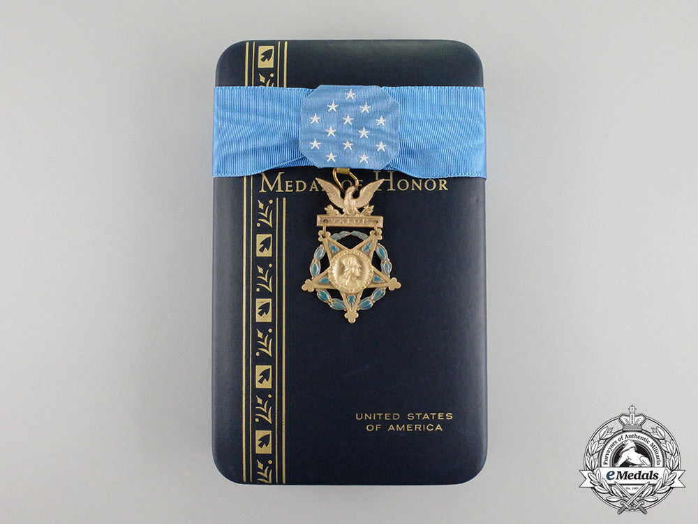 an_american_army_medal_of_honor;_type_vi(1964-_present)_cc_2518