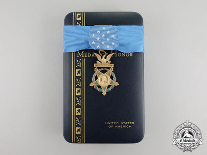 an_american_army_medal_of_honor;_type_vi(1964-_present)_cc_2518
