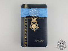 An American Army Medal Of Honor; Type Vi (1964-Present)
