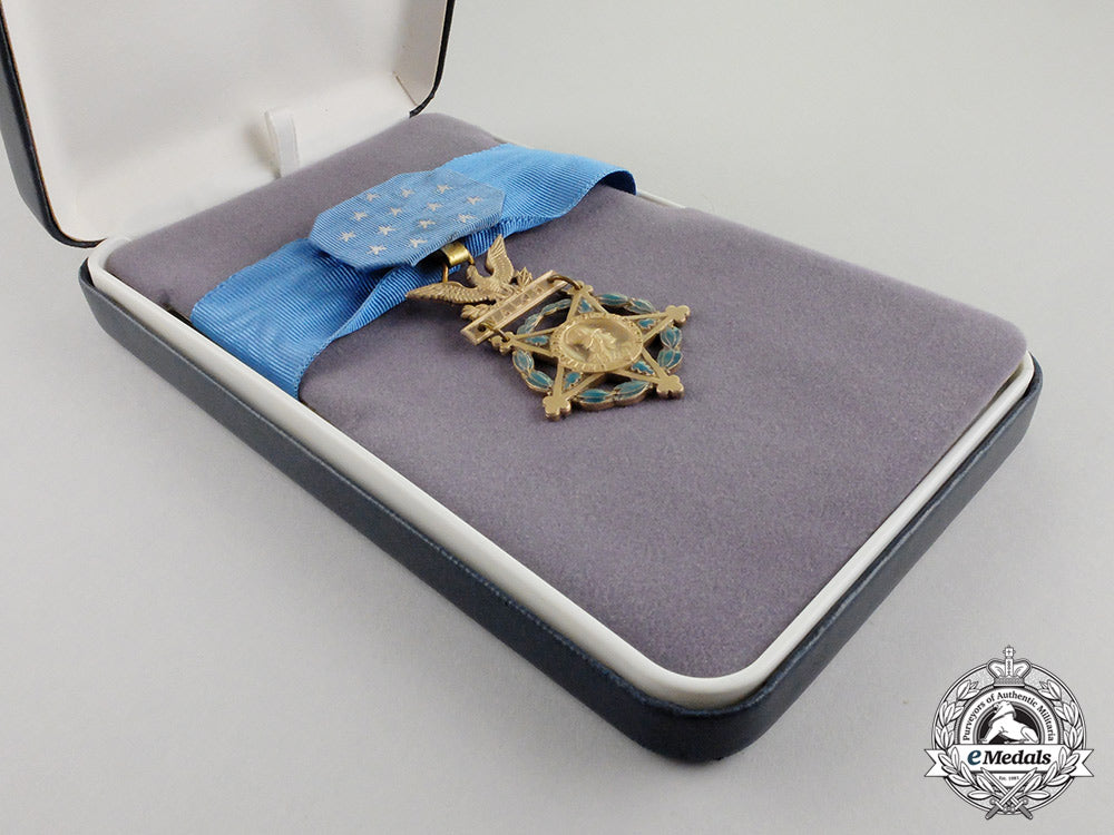 an_american_army_medal_of_honor;_type_vi(1964-_present)_cc_2520