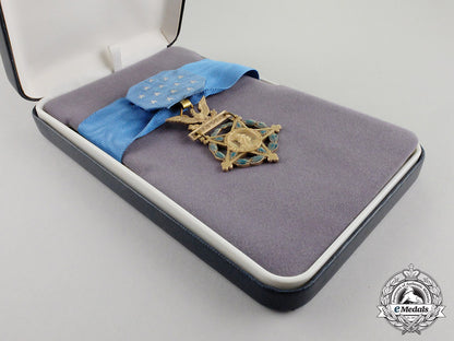 an_american_army_medal_of_honor;_type_vi(1964-_present)_cc_2520