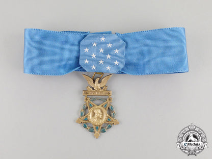an_american_army_medal_of_honor;_type_vi(1964-_present)_cc_2521