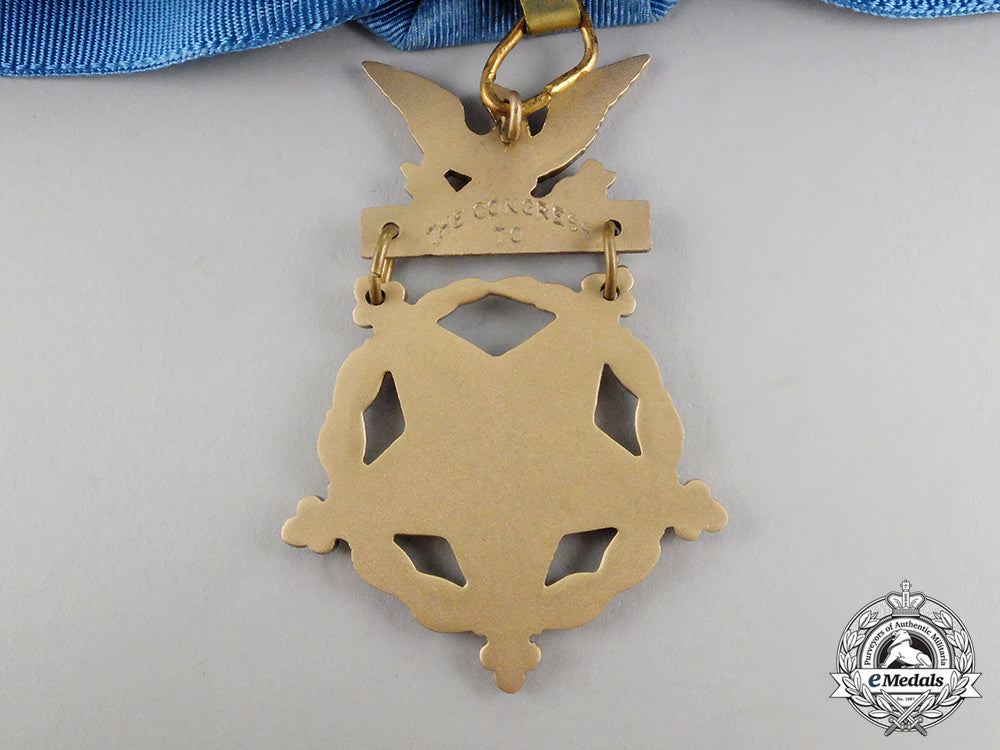 an_american_army_medal_of_honor;_type_vi(1964-_present)_cc_2523