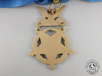 an_american_army_medal_of_honor;_type_vi(1964-_present)_cc_2523