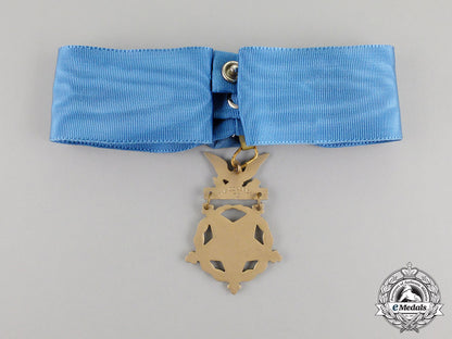 an_american_army_medal_of_honor;_type_vi(1964-_present)_cc_2524