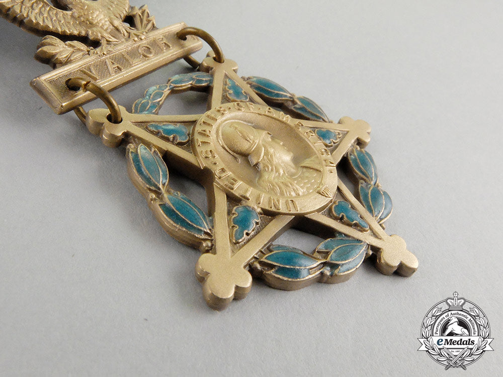 an_american_army_medal_of_honor;_type_vi(1964-_present)_cc_2526