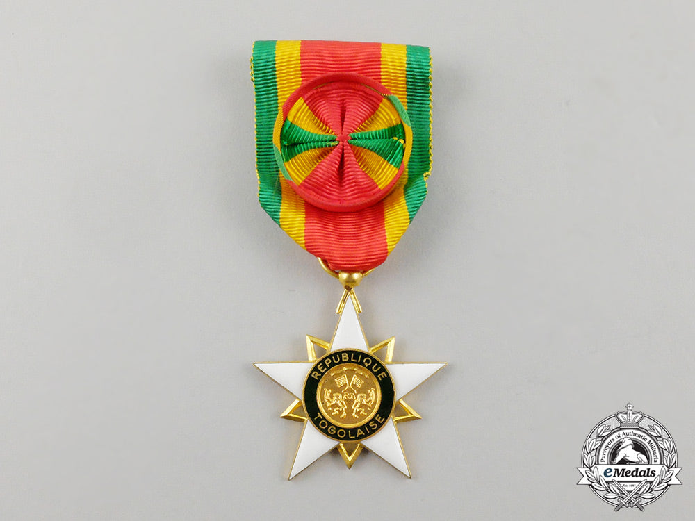 an_order_of_mono;_second_class_grand_officer's_set_cc_2530