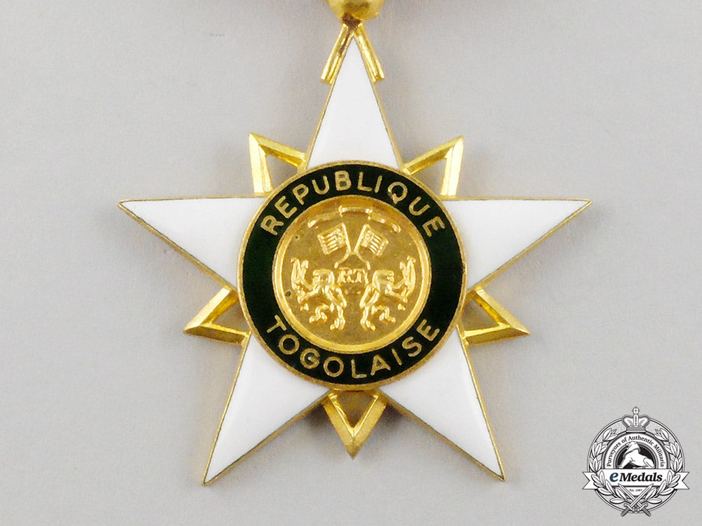 an_order_of_mono;_second_class_grand_officer's_set_cc_2531