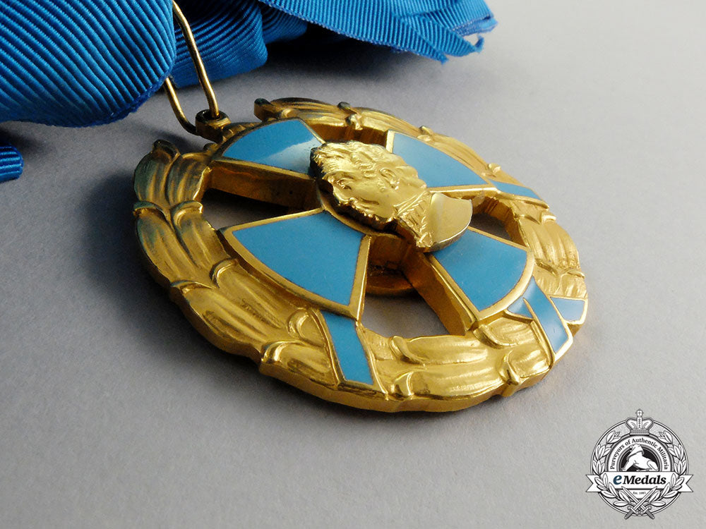 a_colombian_order_of_the_department_of_cundinamarca;_grand_cross_set_cc_2588