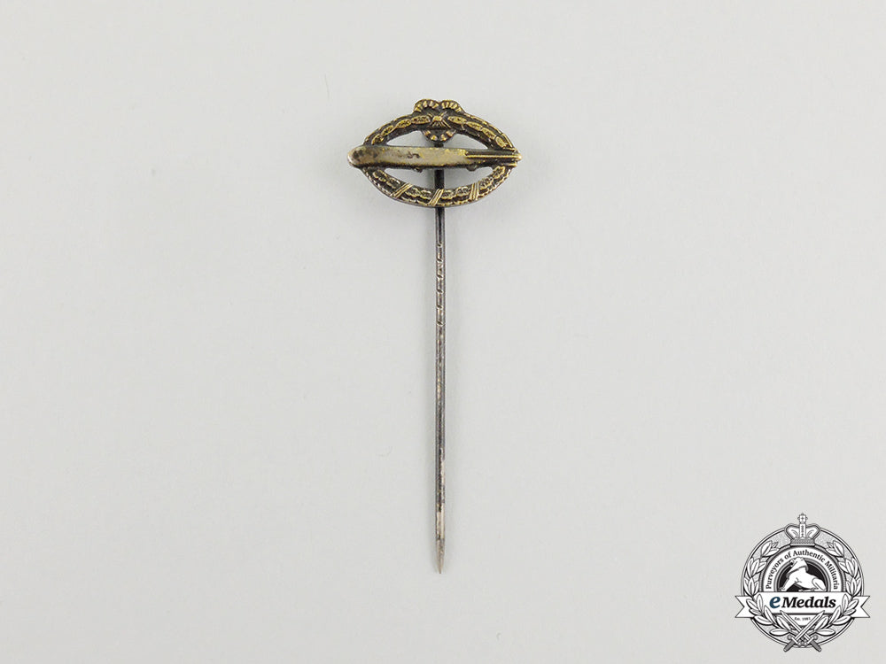 a_rare_first_war_german_imperial_miniature_zeppelin_badge_cc_2687